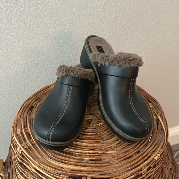 CROCS Shoes - Brown Crocs Slip On Heels with Fur